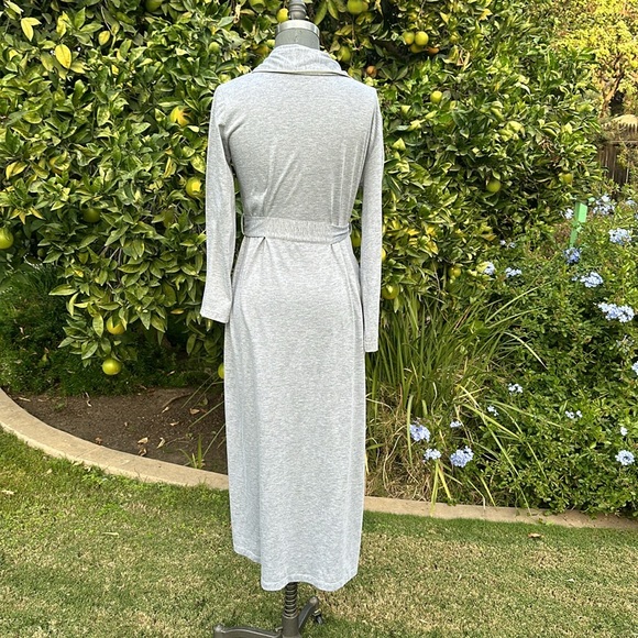 Women’s Robe - Picture 2 of 3